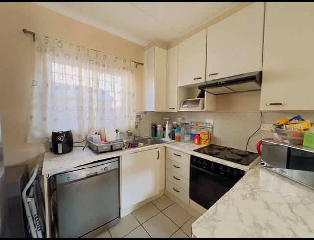 2 BEDROOM TOWNHOUSE FOR SALE IN MONDEOR